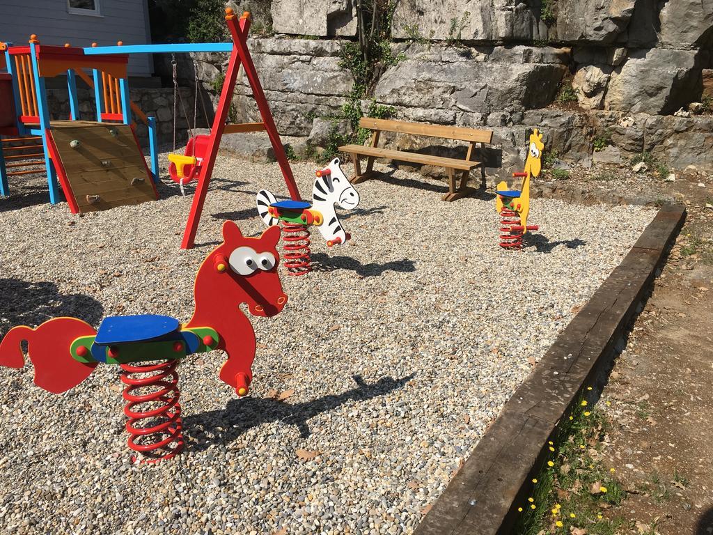 Camping Chalets Les Chenes Verts 보귀에 외부 사진
